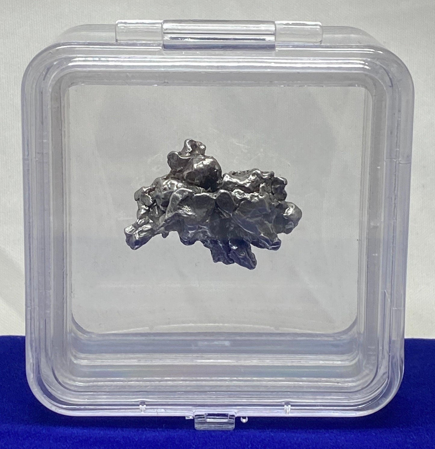 Meteorite Specimen Campo del Cielo 27.79 grams, comes with a display case and a magnifying cube, a beautiful gift from the Cosmos