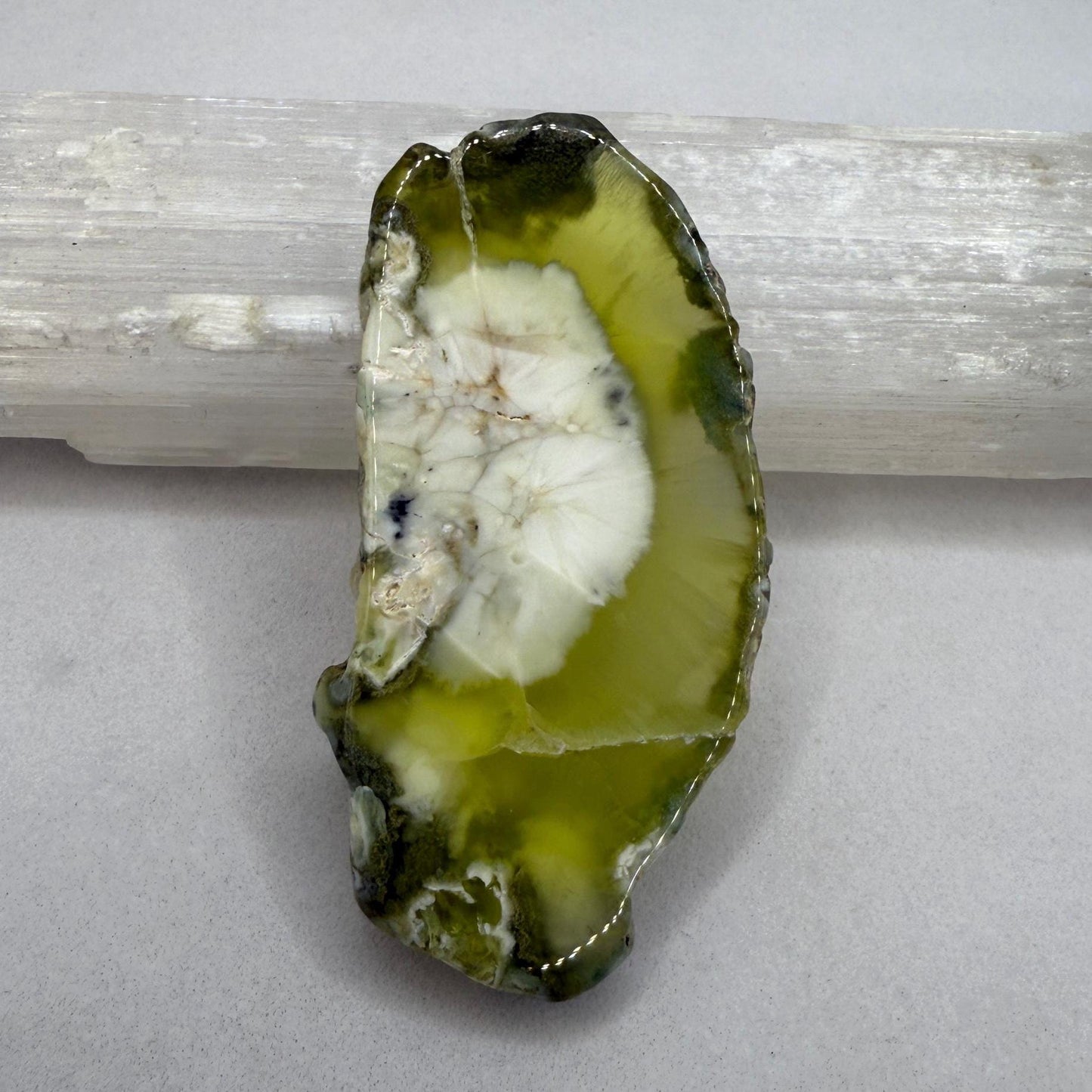 Prehnite Natrolite, Prehnite, Top Quality Prehnite, Australian Prehnite, Lucid Dreaming, Dreams, Reiki Energy, 39.13 grams|195.65 carats