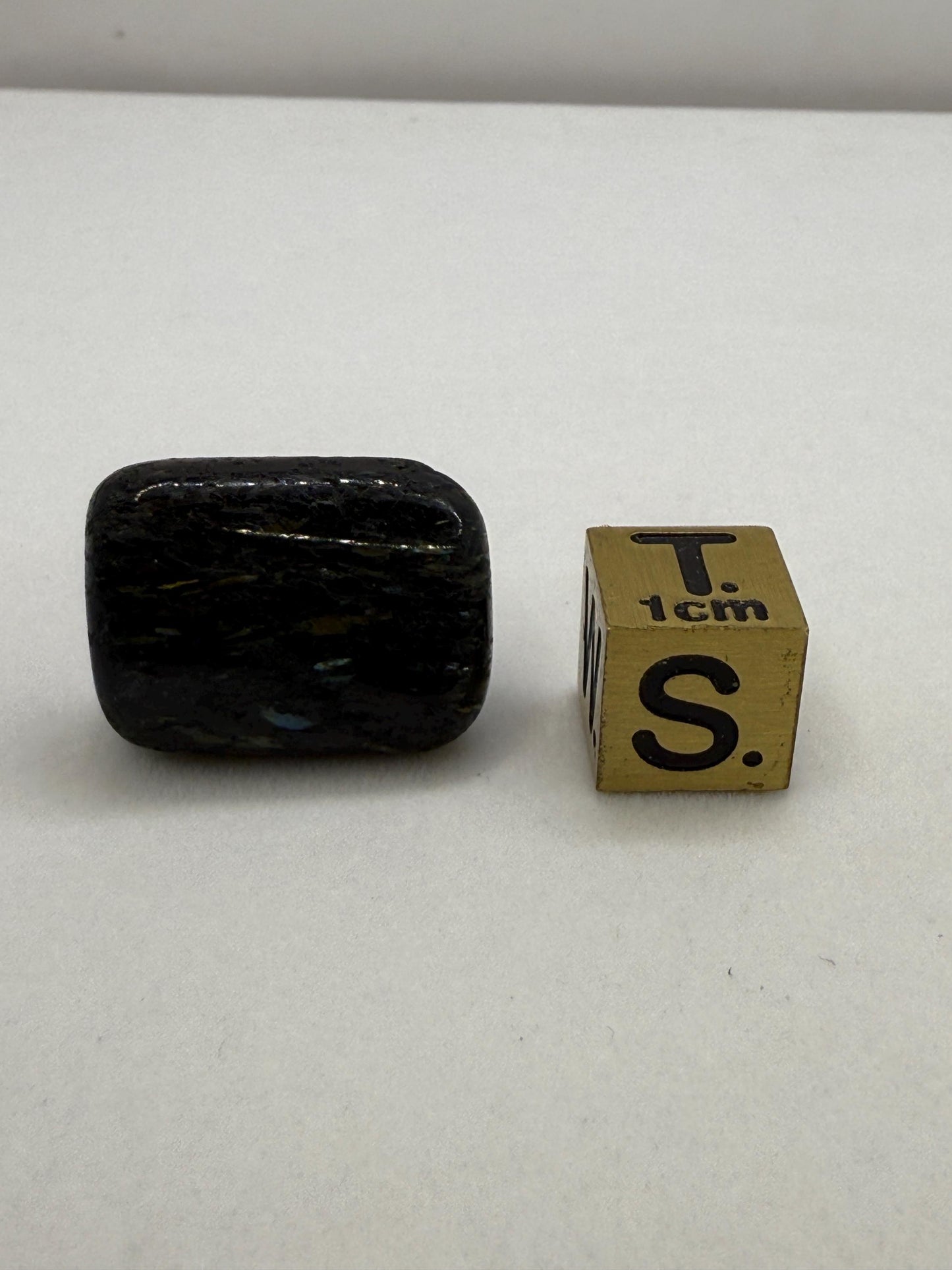 Nuummite Stone, Natural Nuummite, Greenland, Reiki, Rock Collection, Manifesting, Grounding, Energy Work, Reiki Creativity, 6,74 grams