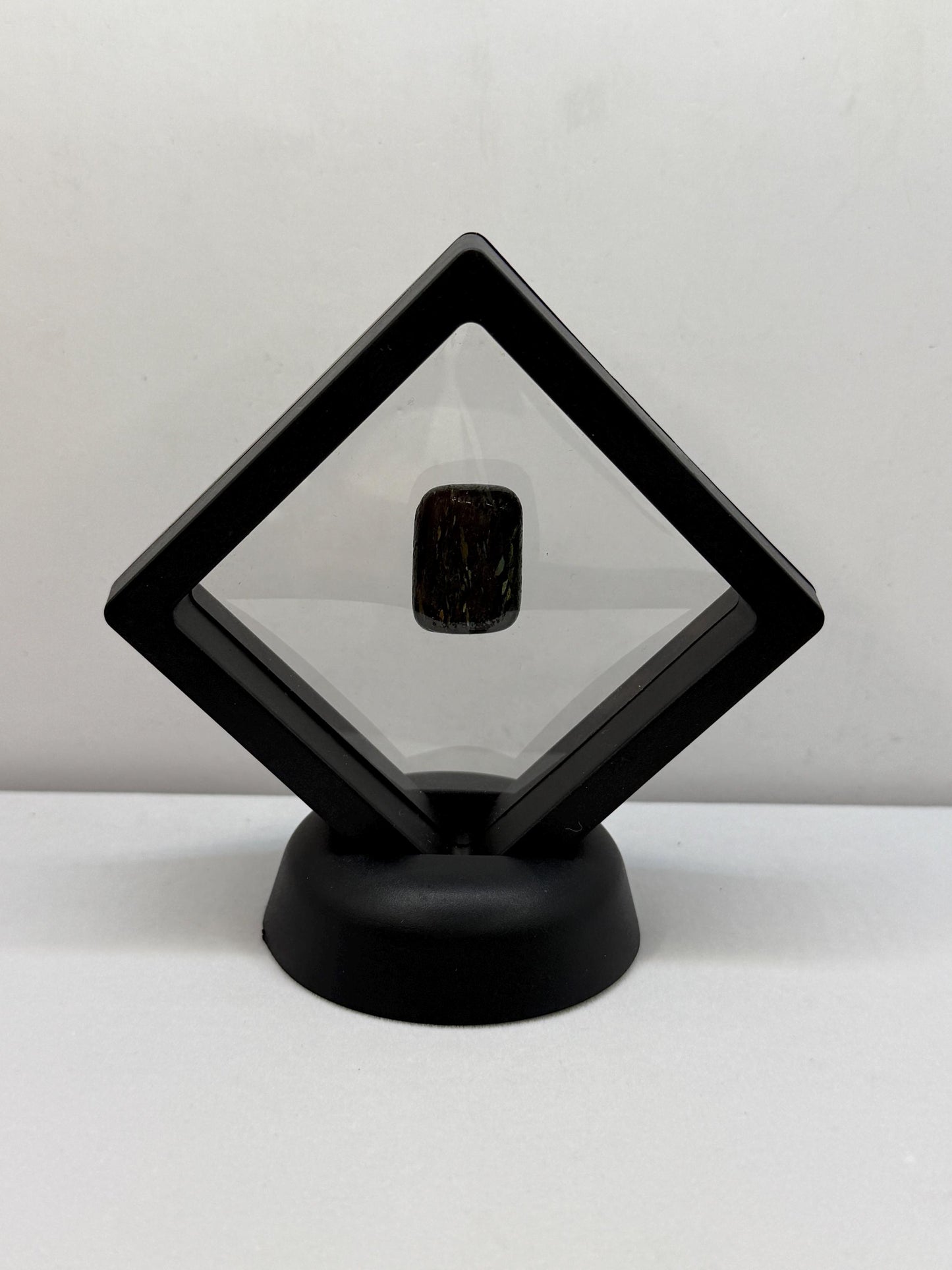 Nuummite Stone, Natural Nuummite, Greenland, Reiki, Rock Collection, Manifesting, Grounding, Energy Work, Reiki Creativity, 6,74 grams