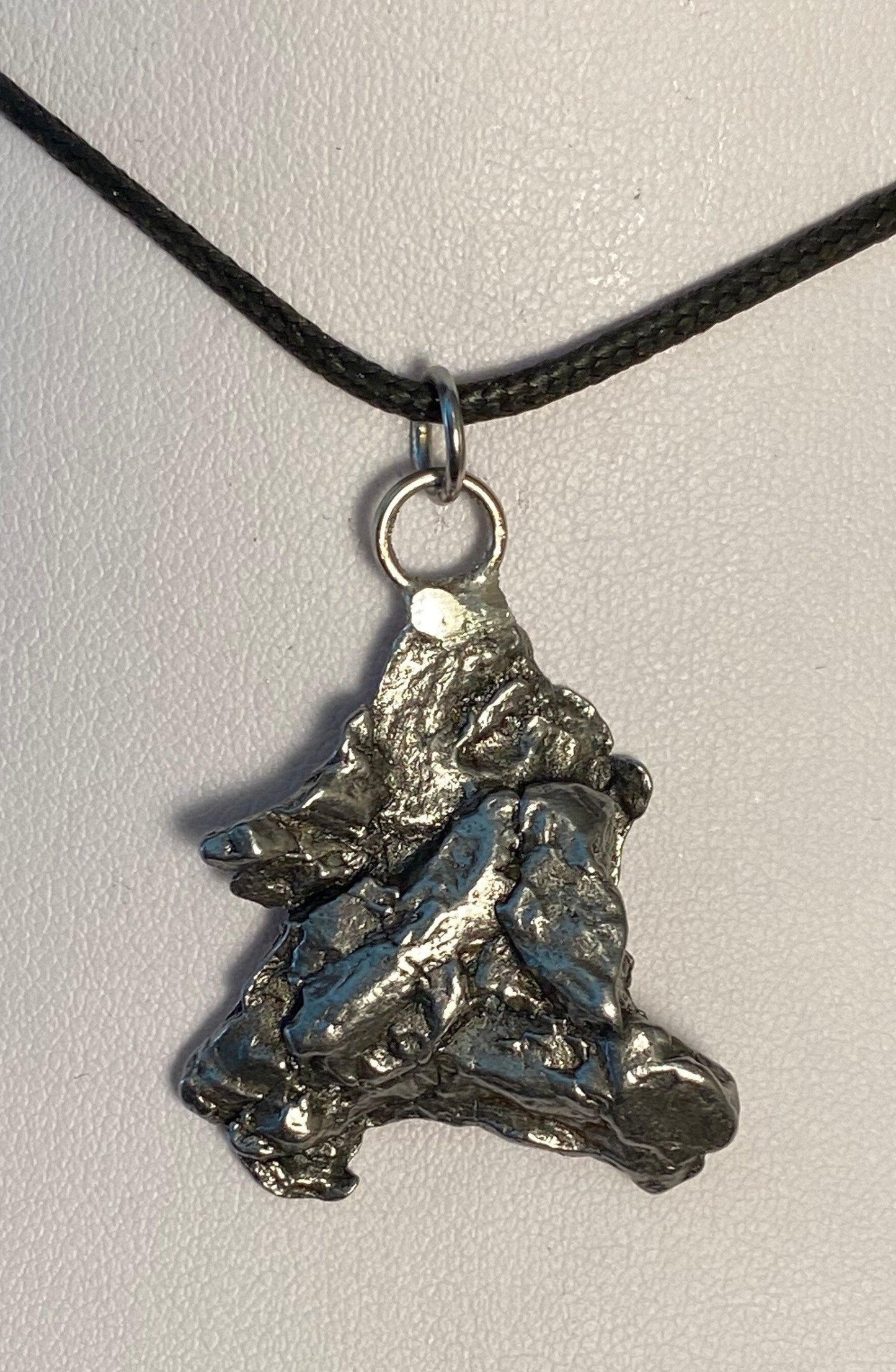 Meteorite Campo del Cielo Pendant 13.80 grams, a beautiful and unique shape, a gift from the cosmos