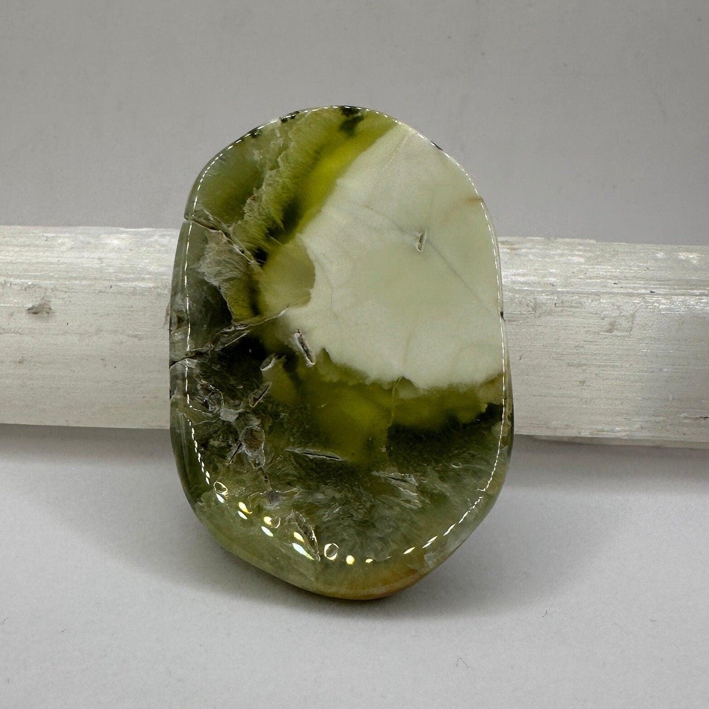 Prehnite Naturalite, Prehnite, Top Quality Prehnite, Australian Prehnite, Lucid Dreaming, Dreams, Reiki Energy, 60.70 grams|303.5 carats