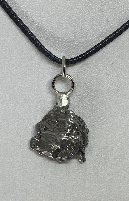 Meteorite Campo del Cielo Pendant 6.94 grams, Beautiful and unique meteorite formation, a gift from the cosmos