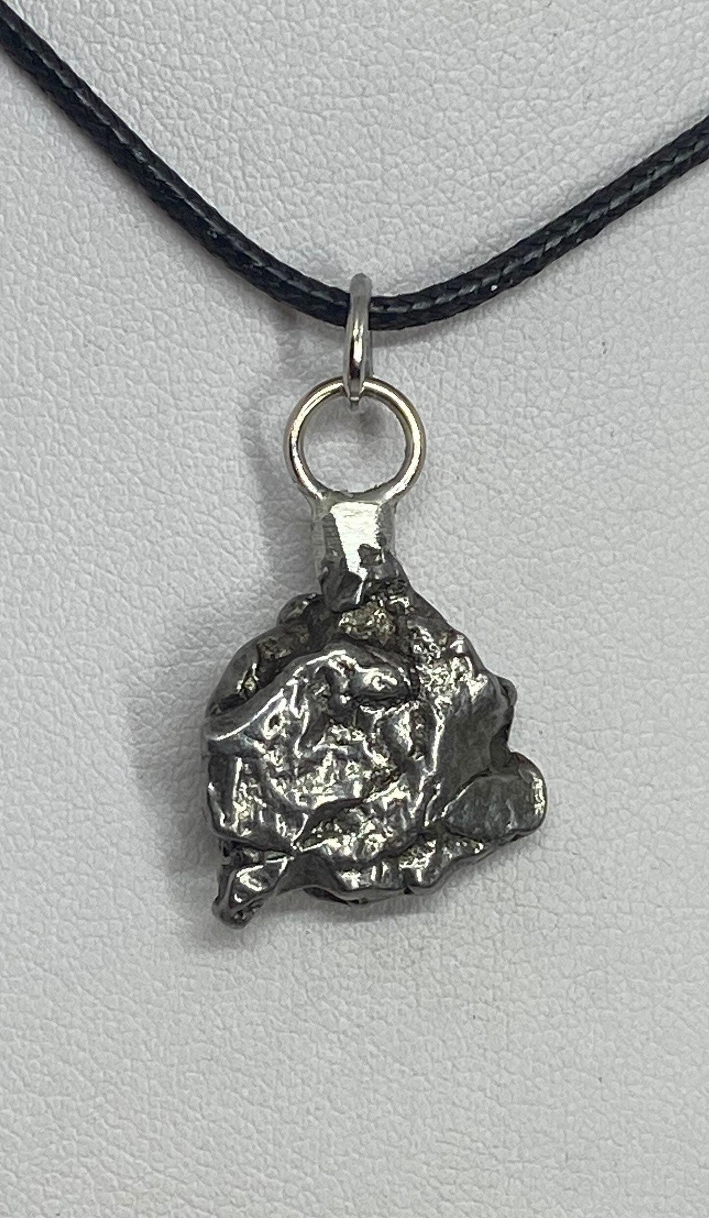 Meteorite Campo del Cielo Pendant 6.94 grams, Beautiful and unique meteorite formation, a gift from the cosmos