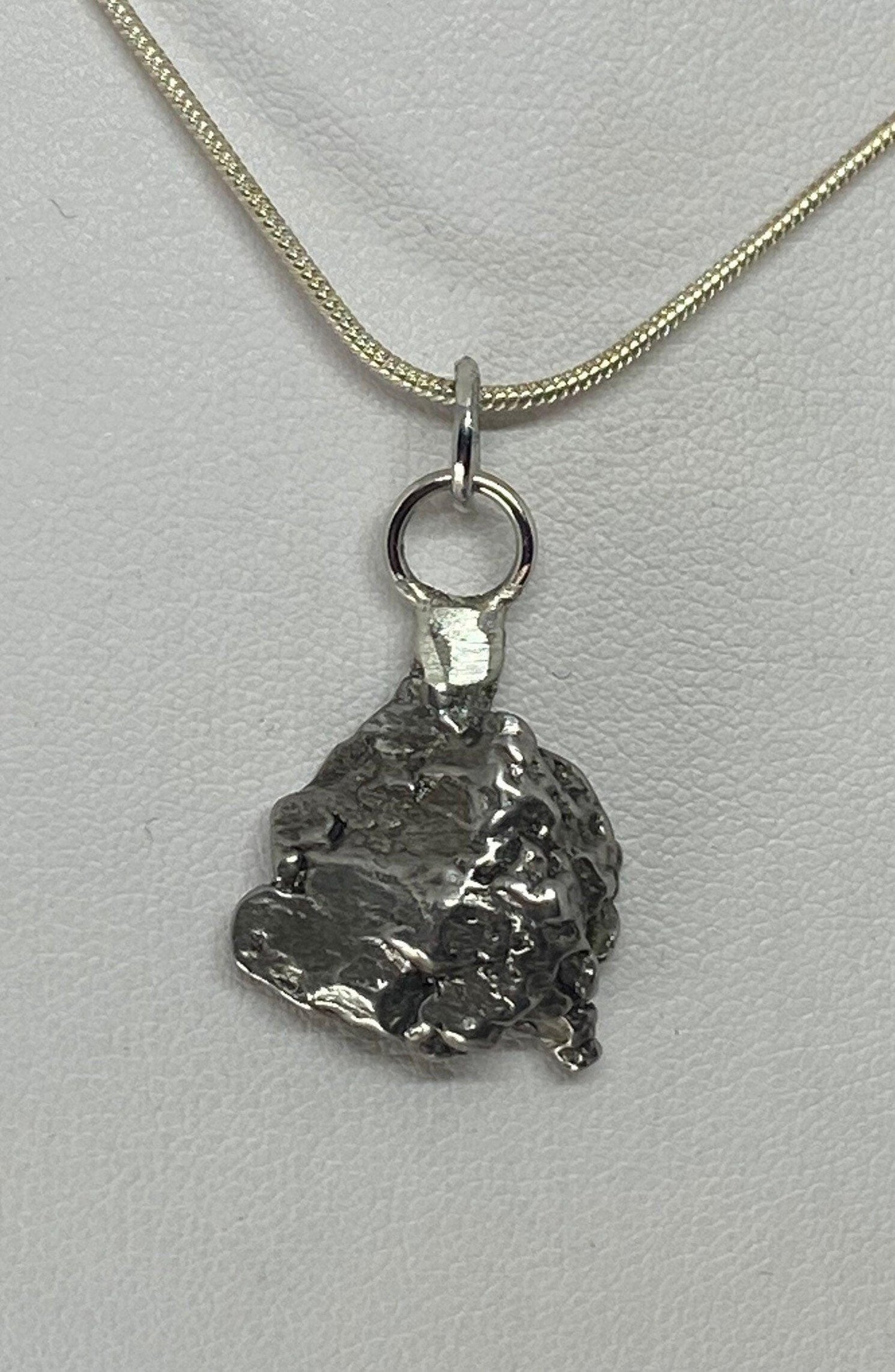 Meteorite Campo del Cielo Pendant 6.94 grams, Beautiful and unique meteorite formation, a gift from the cosmos