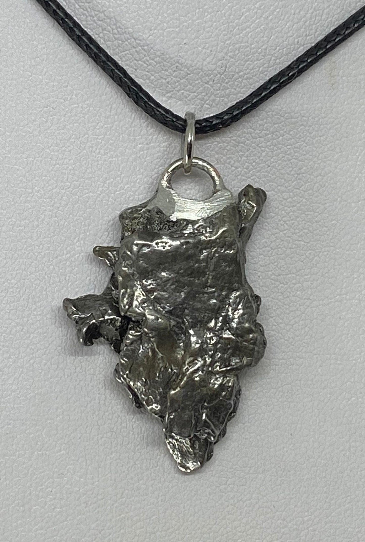 Beautiful Meteorite Campo del Cielo Pendant 14.58 grams, Beautiful and unique meteorite formation, a gift from the cosmos