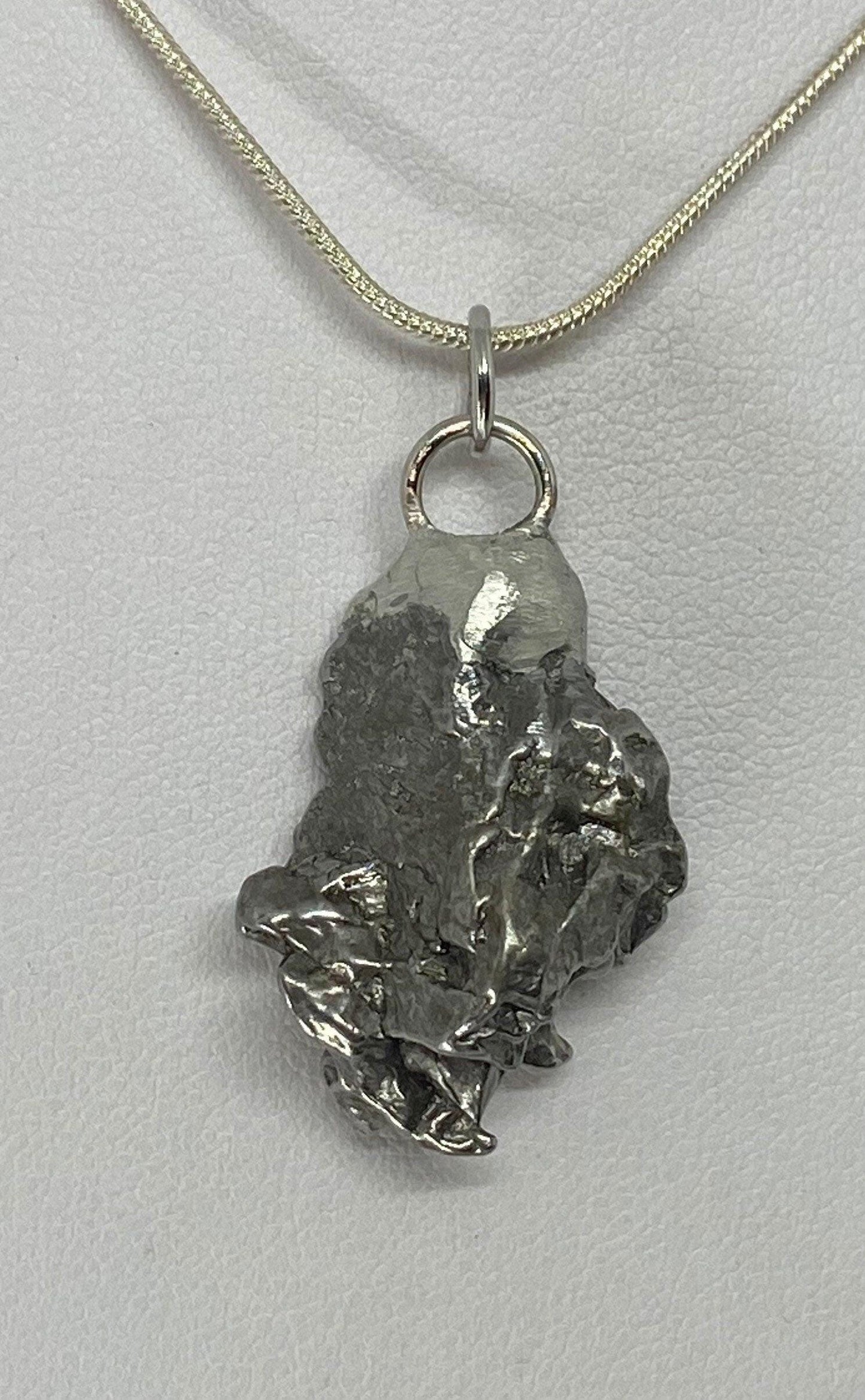 Beautiful Meteorite Campo del Cielo Pendant 16.72 grams, Beautiful and unique meteorite formation, a gift from the cosmos