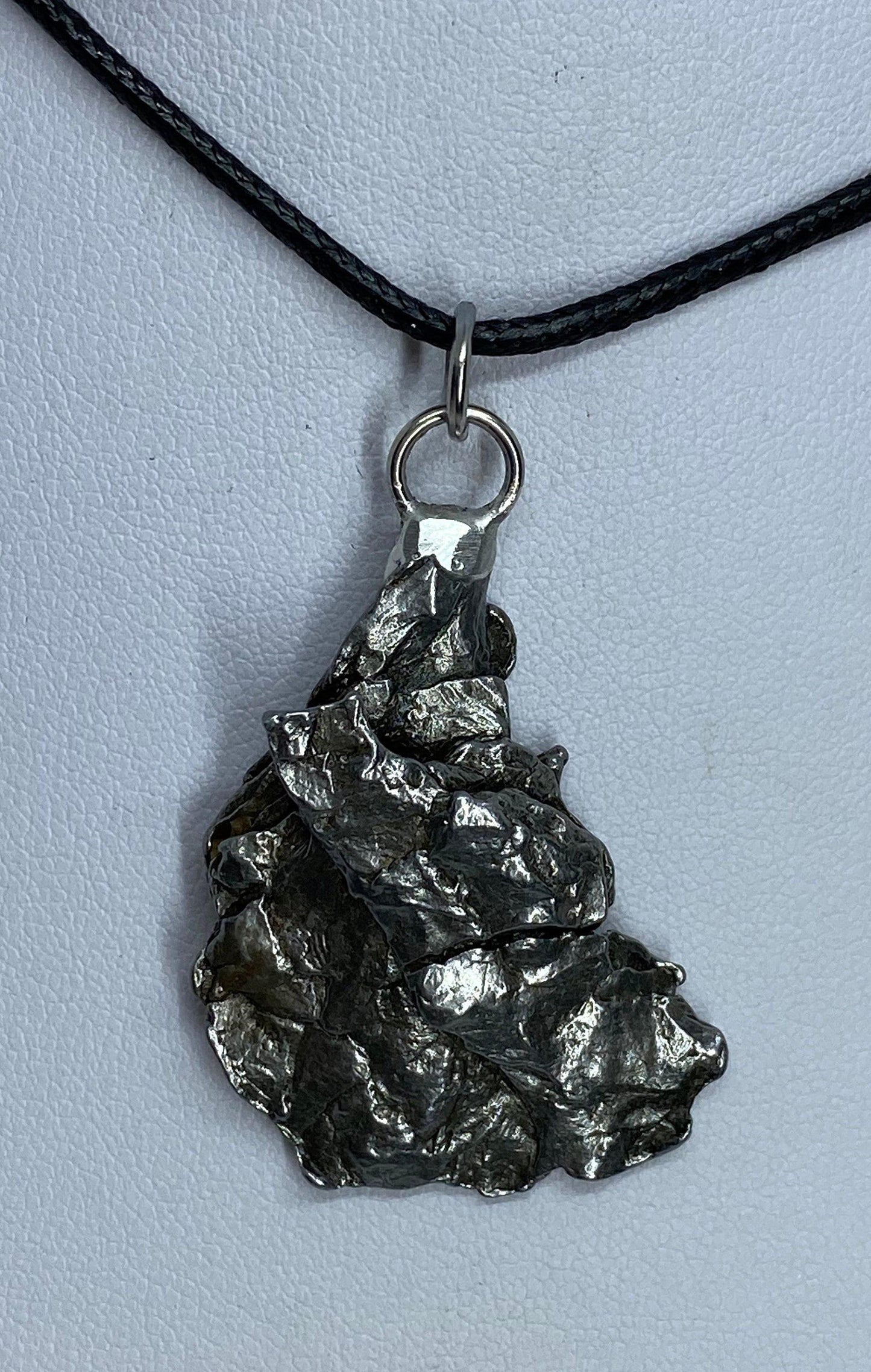 Meteorite Campo del Cielo Pendant 17.00 grams, Beautiful and unique meteorite formation, a gift from the cosmos