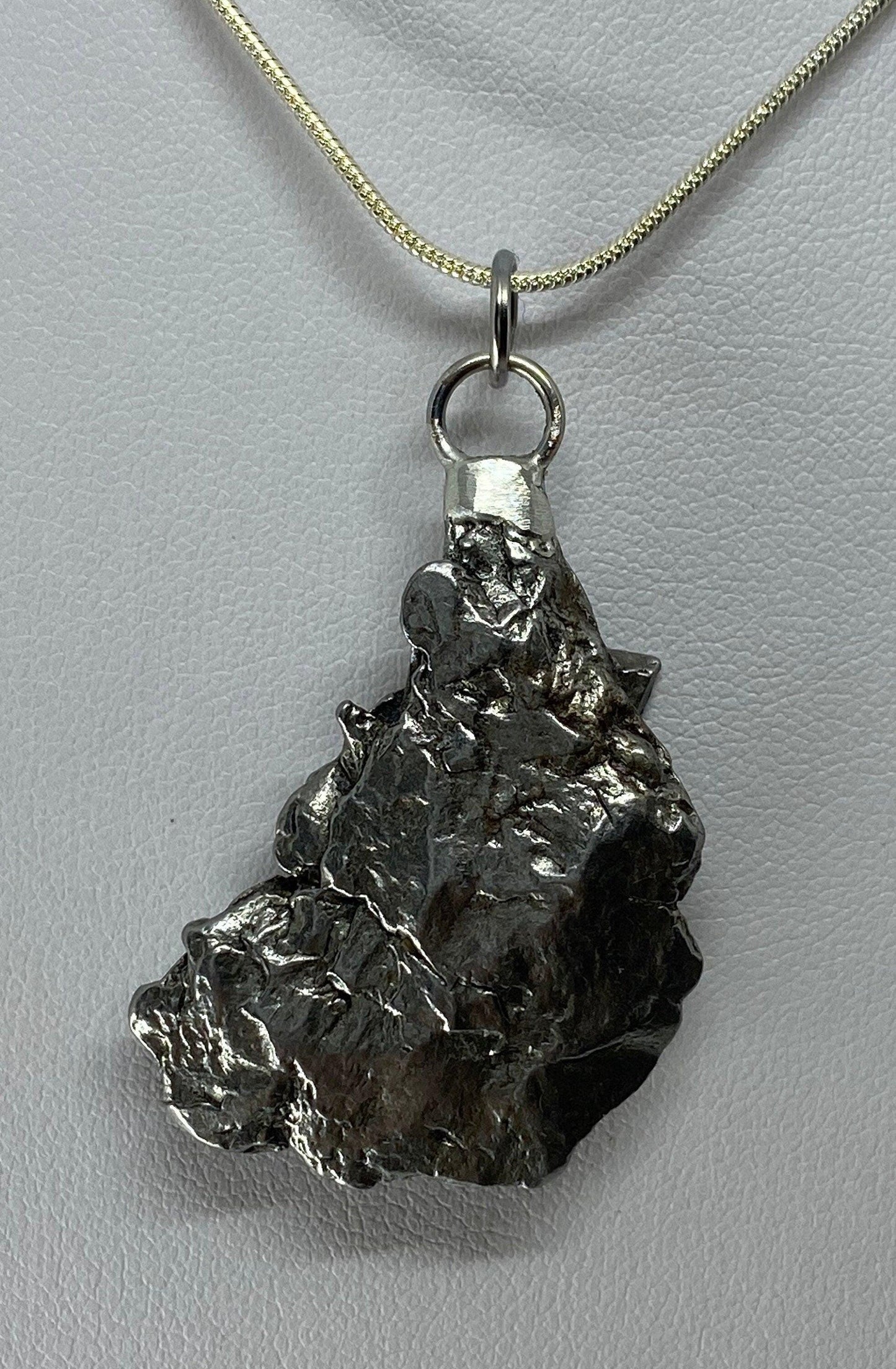 Meteorite Campo del Cielo Pendant 17.00 grams, Beautiful and unique meteorite formation, a gift from the cosmos