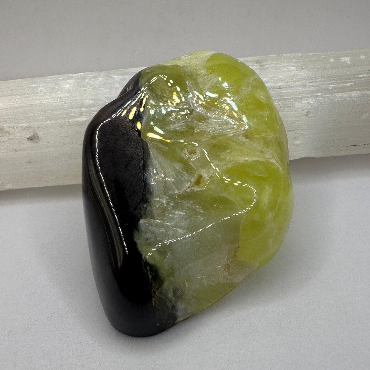 Prehnite Naturalite, Prehnite, Top Quality Prehnite, Australian Prehnite, Lucid Dreaming, Dreams, Reiki Energy, 89.23 grams|446.15 carats