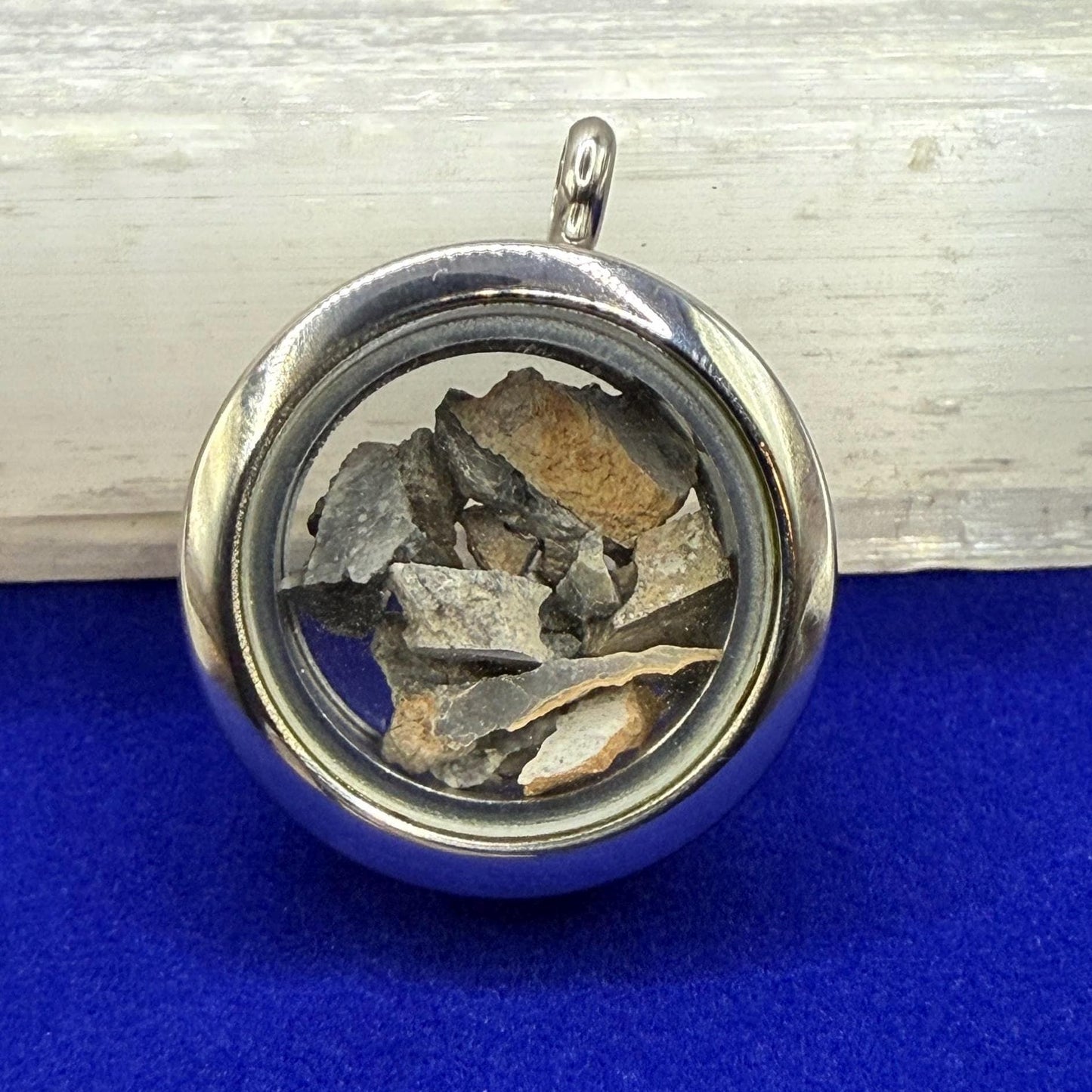 Lunar Meteorite in a Floating Locket, Gadamis 003 Lunar Meteorite, Lunar Meteorite, Moon Rocks, Handmade Locket, Astronomy Gift, Authentic
