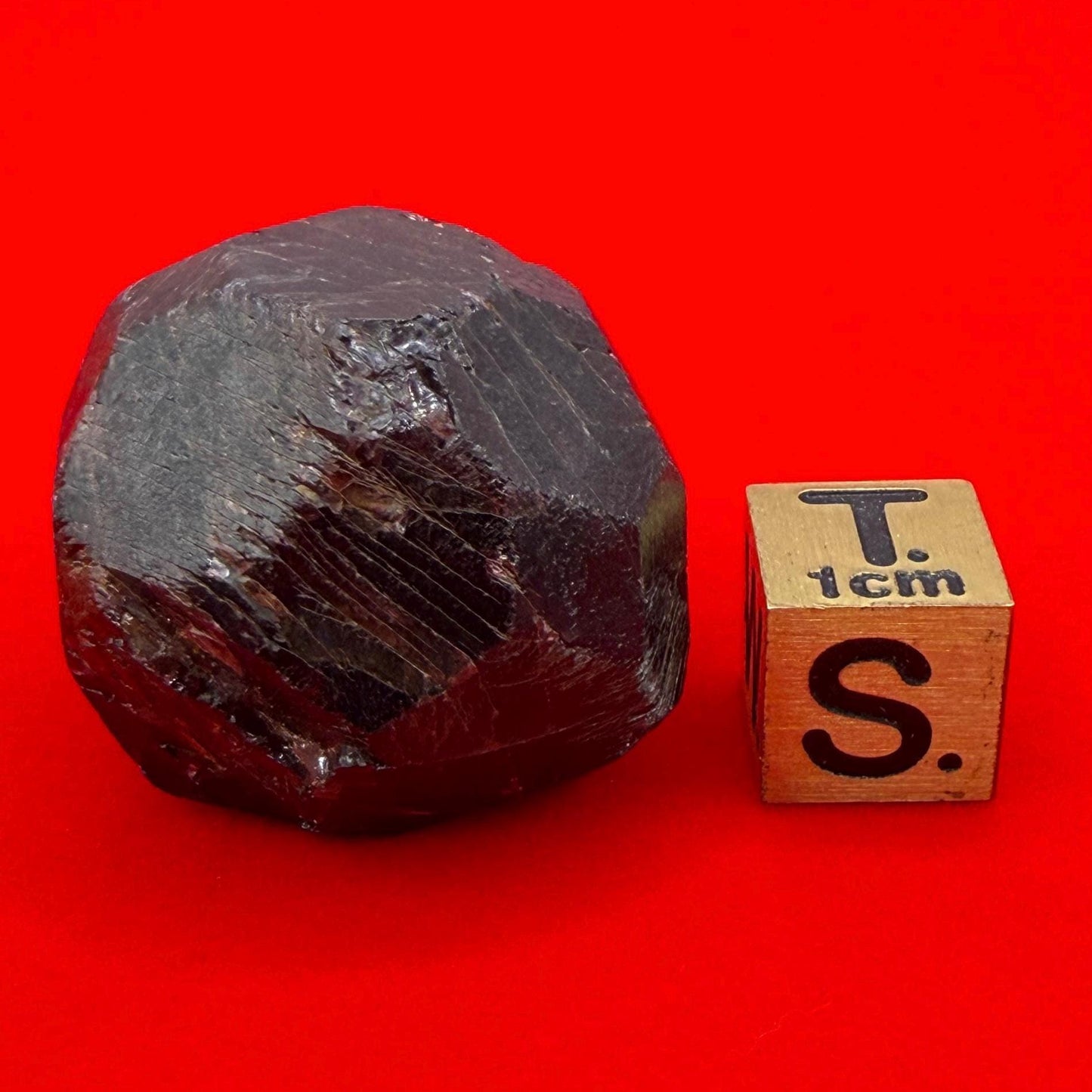 Moroccan Almandine Garnet Crystal: Dodecahedron Shape, 33.21 grams