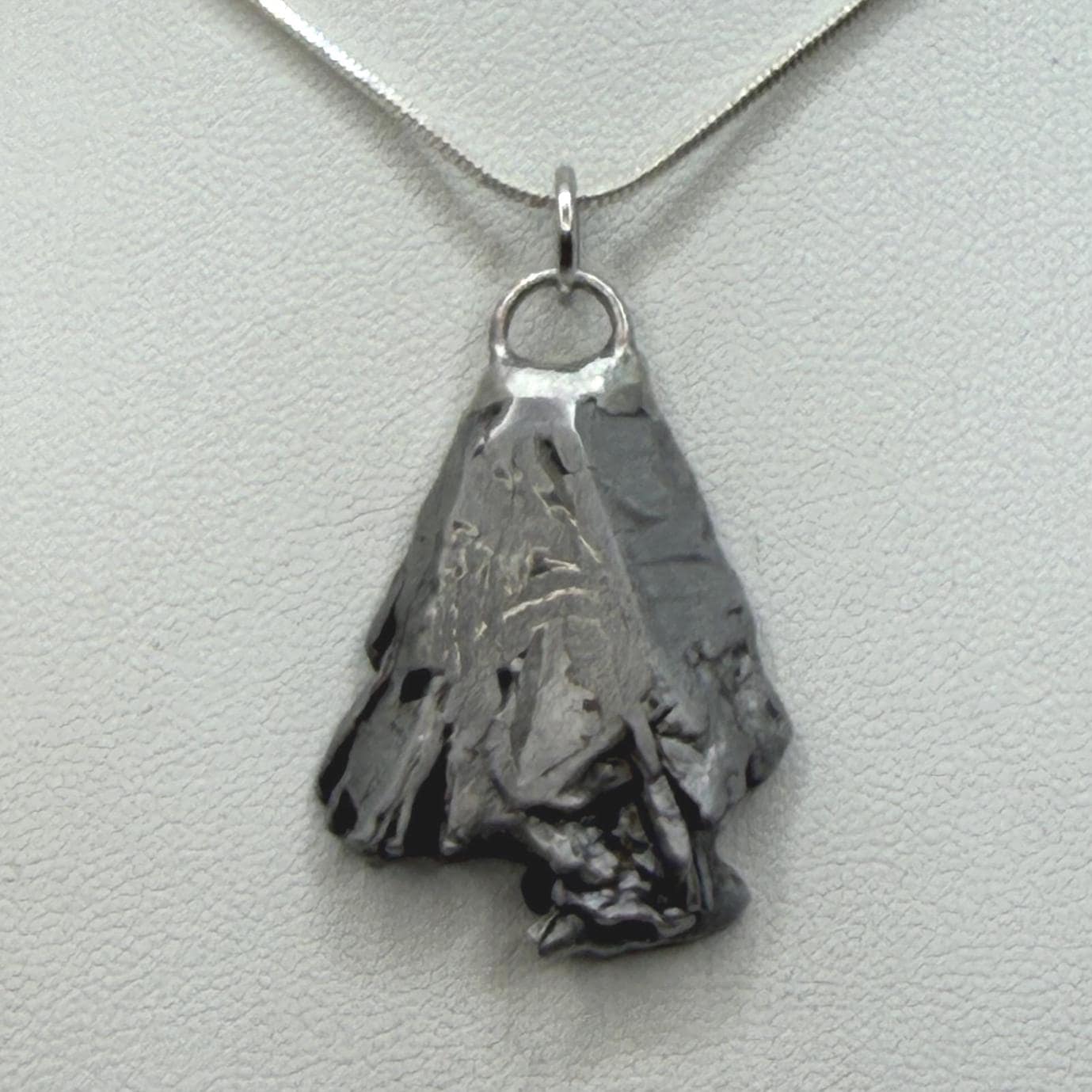 Aletai Meteorite Pendant: Visible Widmanstätten Pattern, Authentic Space Jewelry, Cosmic Jewelry, 11.55g