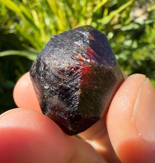 Moroccan Almandine Garnet Crystal: Dodecahedron Shape, 26.71 grams